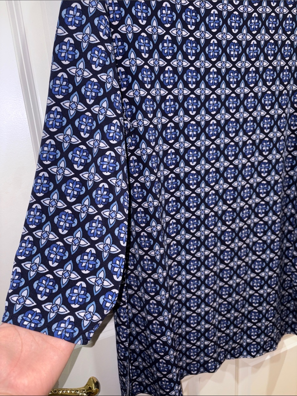 🏡 JM Collection Geometric Pattern 3/4 Sleeve Blouse - Blue & White - Size L - Picture 4 of 10